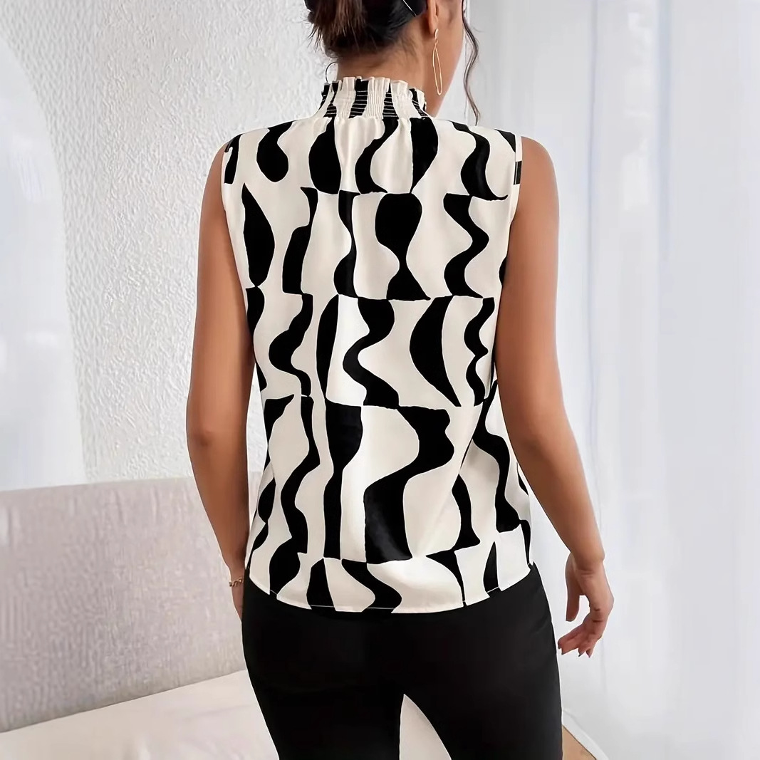 Mouwloze dames top met golvend patroon en hoge hals – modern & elegant