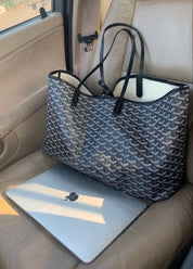 Luxe monogram shopper – dames schoudertas met ruime indeling & elegante details