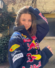 Lia Red Bull Racing jas unisex – oversized streetwear jack met sponsorlogo’s