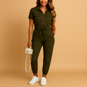 Getailleerde dames jumpsuit met knoopsluiting – flatterende one-piece voor werk of avond