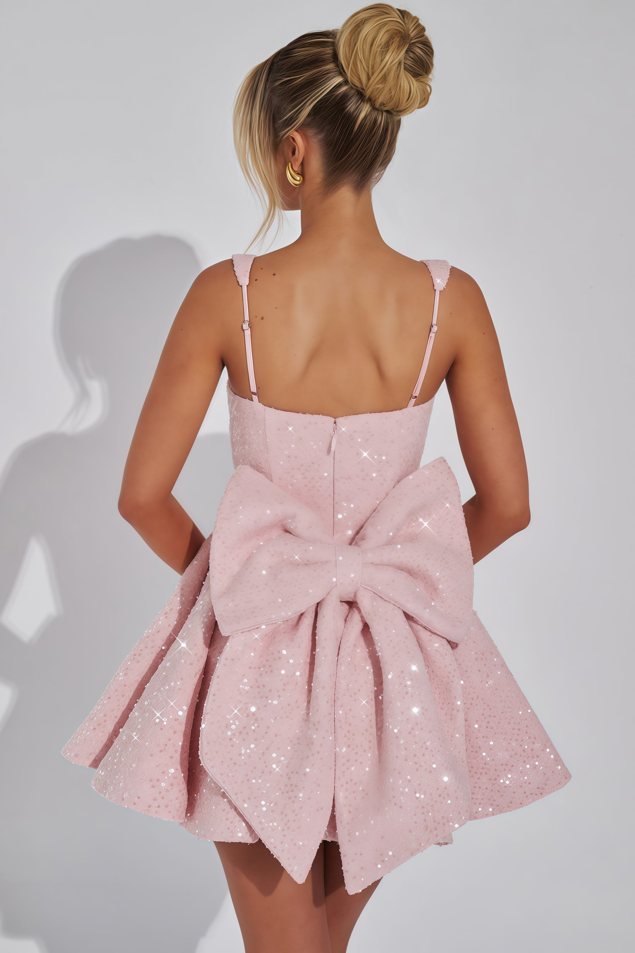 Glinsterende lichtroze mini-jurk dames – feestjurk met vierkante halslijn