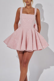 Glinsterende lichtroze mini-jurk dames – feestjurk met vierkante halslijn