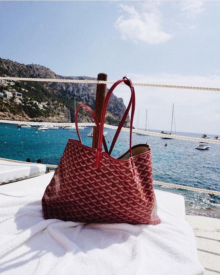 Luxe monogram shopper – dames schoudertas met ruime indeling & elegante details