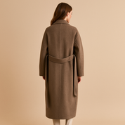 Lange trenchcoat dames – Evelien getailleerde jas met dubbele rij knopen