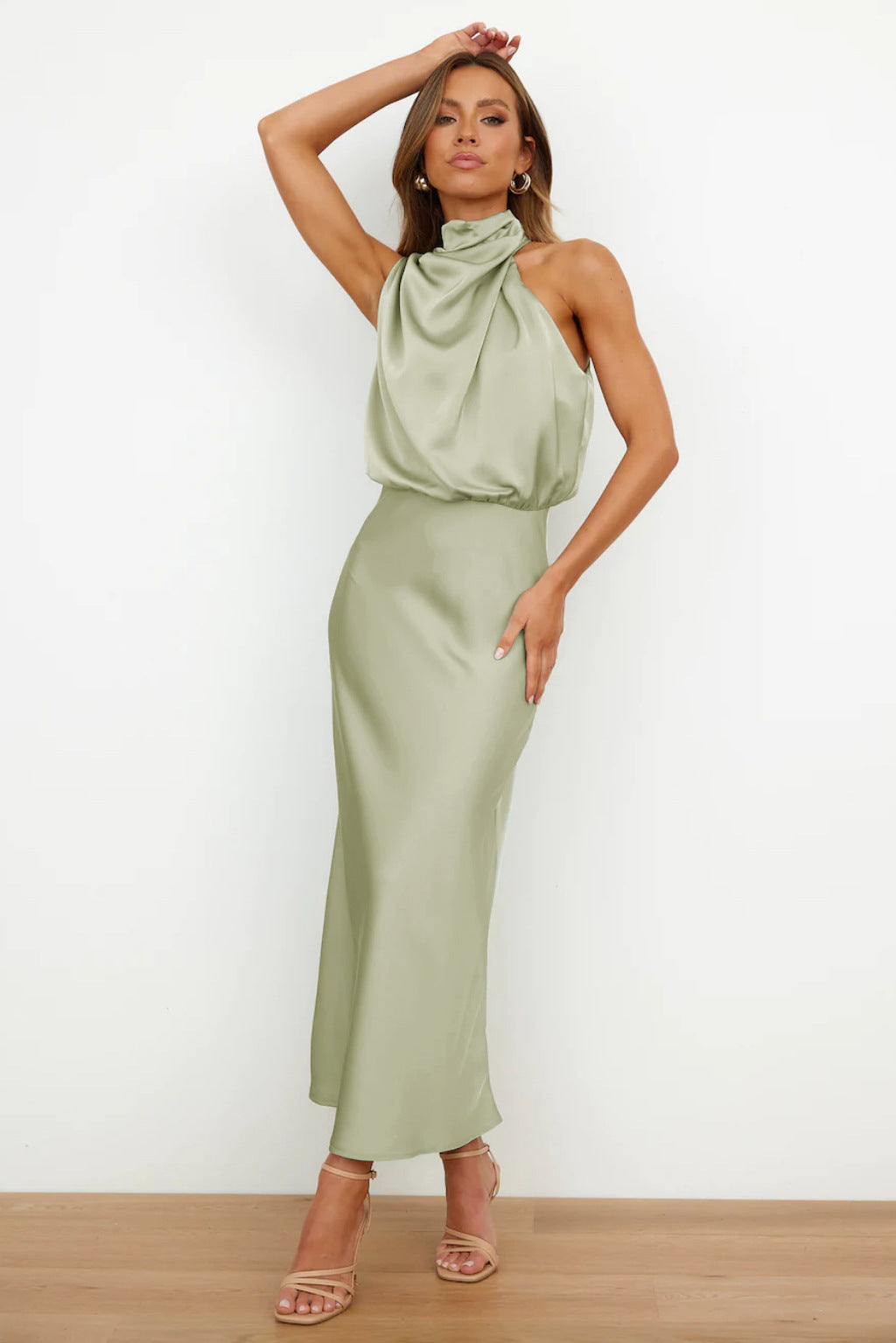 Amelie satijnen halterjurk dames – elegante midi-jurk met watervalhals