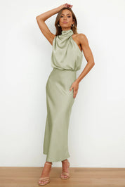 Amelie satijnen halterjurk dames – elegante midi-jurk met watervalhals