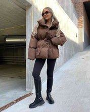 Gewatteerde pufferjas dames – korte getailleerde winterjas met ceintuur