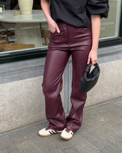 Petite leren broek dames – straight leg PU pants in bordeaux rood