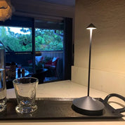 ClarityGlow – Draadloze LED Tafellamp | Dimbare Designlamp voor Binnen & Buiten