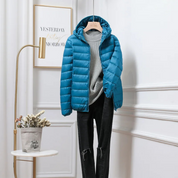 Lichte dames puffer jas met capuchon – warme gewatteerde jas voor de winter
