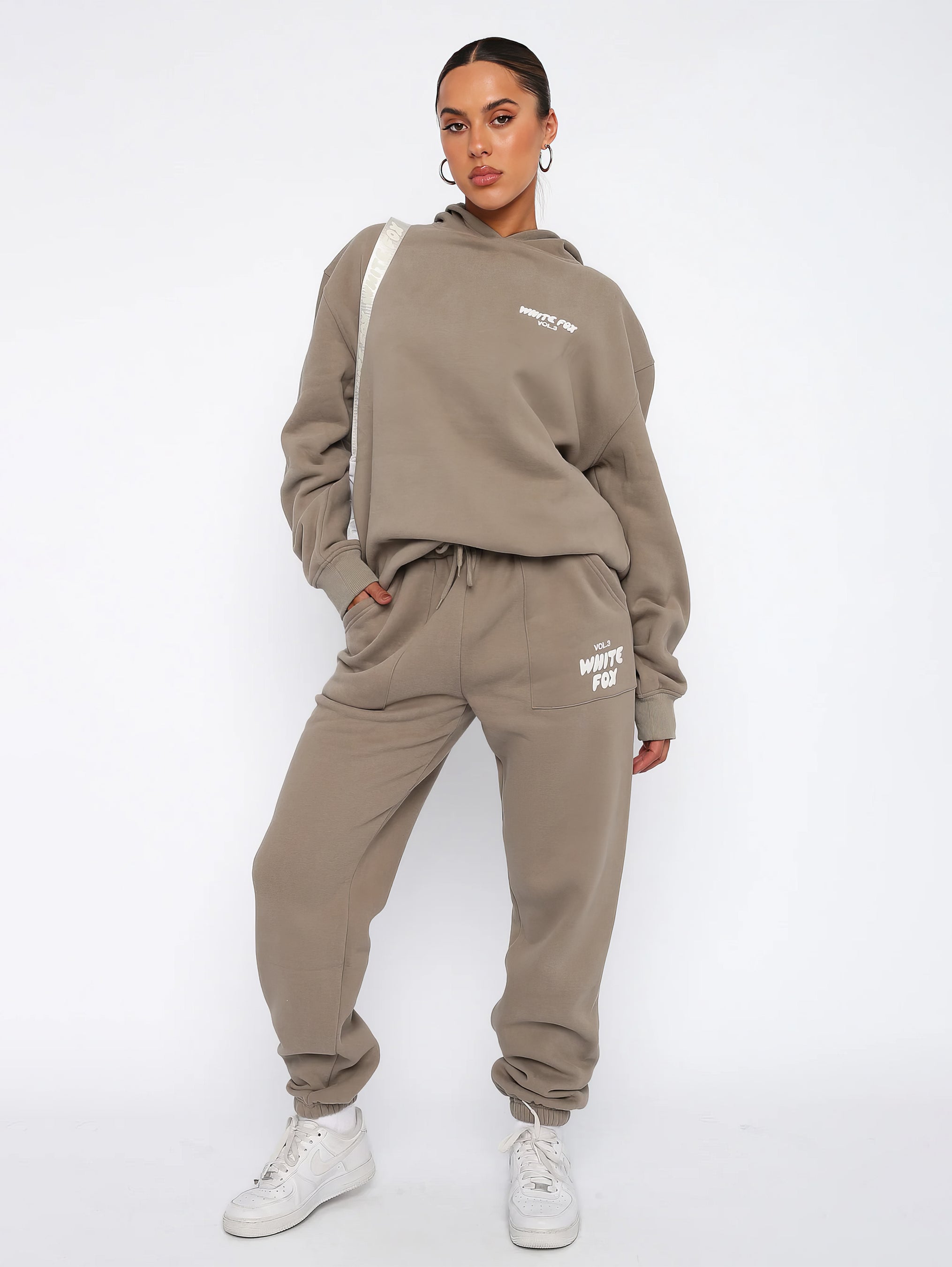 Zoë dames trainingspak – trendy en comfortabel sportief pak