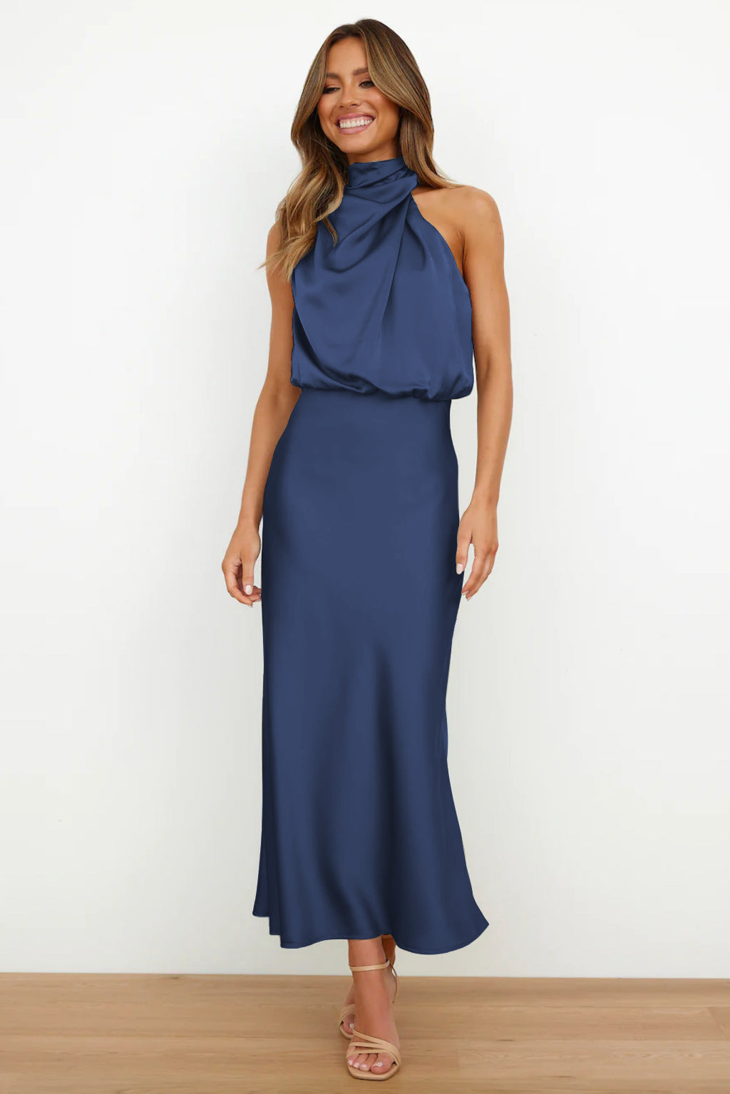 Amelie satijnen halterjurk dames – elegante midi-jurk met watervalhals