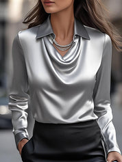 Witte satijnen dames blouse – elegante blouse met watervalhals en luxe uitstraling