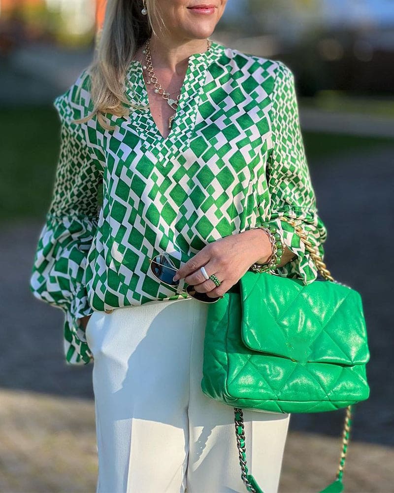 ELLA dames blouse – groene V-hals top met lange mouwen van katoen