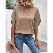 Comfortabele Casual Kanten V-Hals Top Dames – Luchtige Zomerse Blouse met Elegante Details
