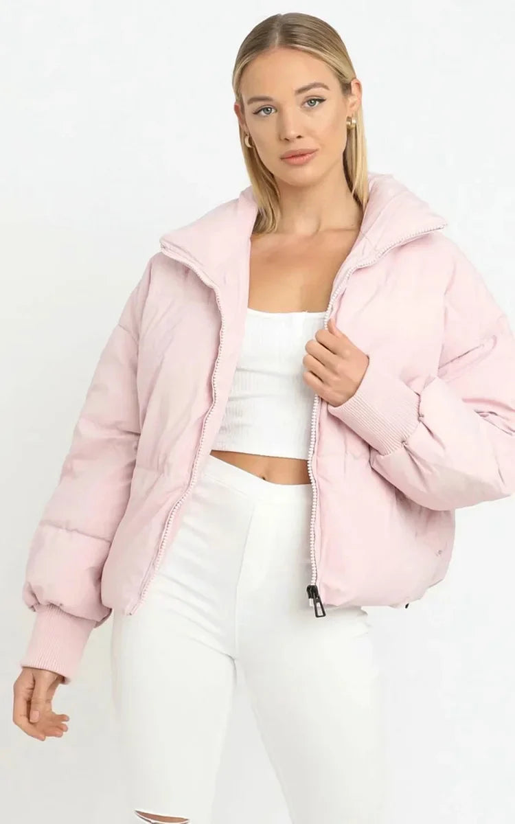 Roze puffer winterjas dames – gewatteerde jas met hoge kraag en comfortabele pasvorm