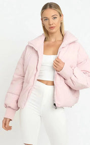 Roze puffer winterjas dames – gewatteerde jas met hoge kraag en comfortabele pasvorm