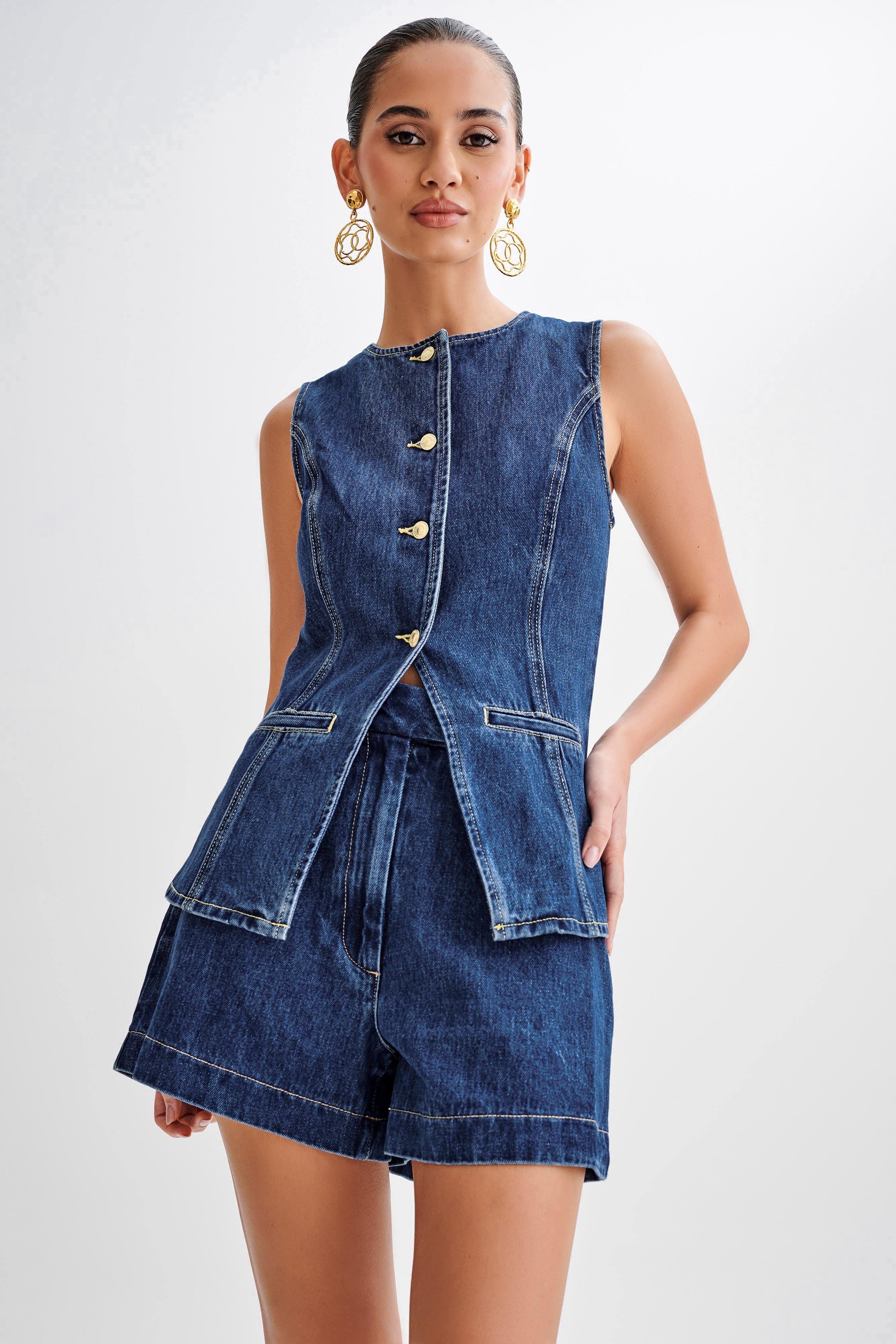 Demi mouwloze denim gilet & short set – zomerse co-ord met rond hals
