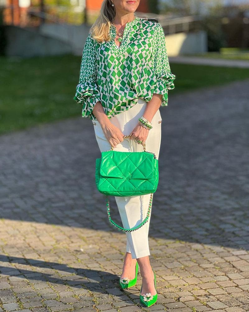 ELLA dames blouse – groene V-hals top met lange mouwen van katoen