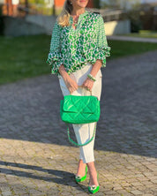 ELLA dames blouse – groene V-hals top met lange mouwen van katoen