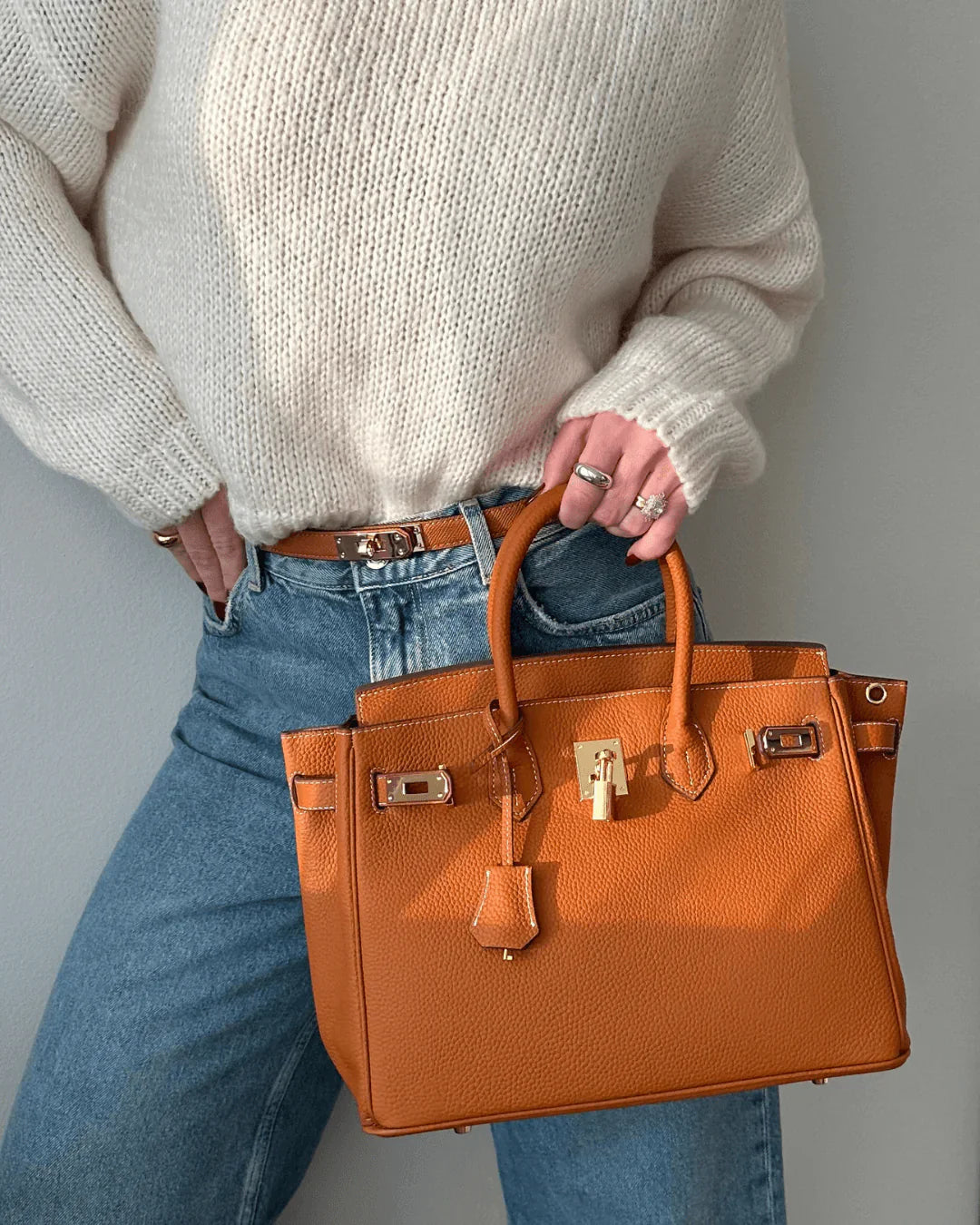 Luxe Leren Handtas – Stijlvolle Remi met Gouden Details en Tijdloze Klasse