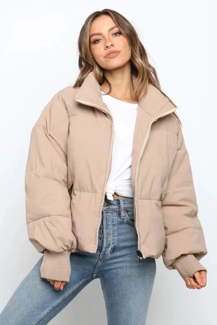 Roze puffer winterjas dames – gewatteerde jas met hoge kraag en comfortabele pasvorm