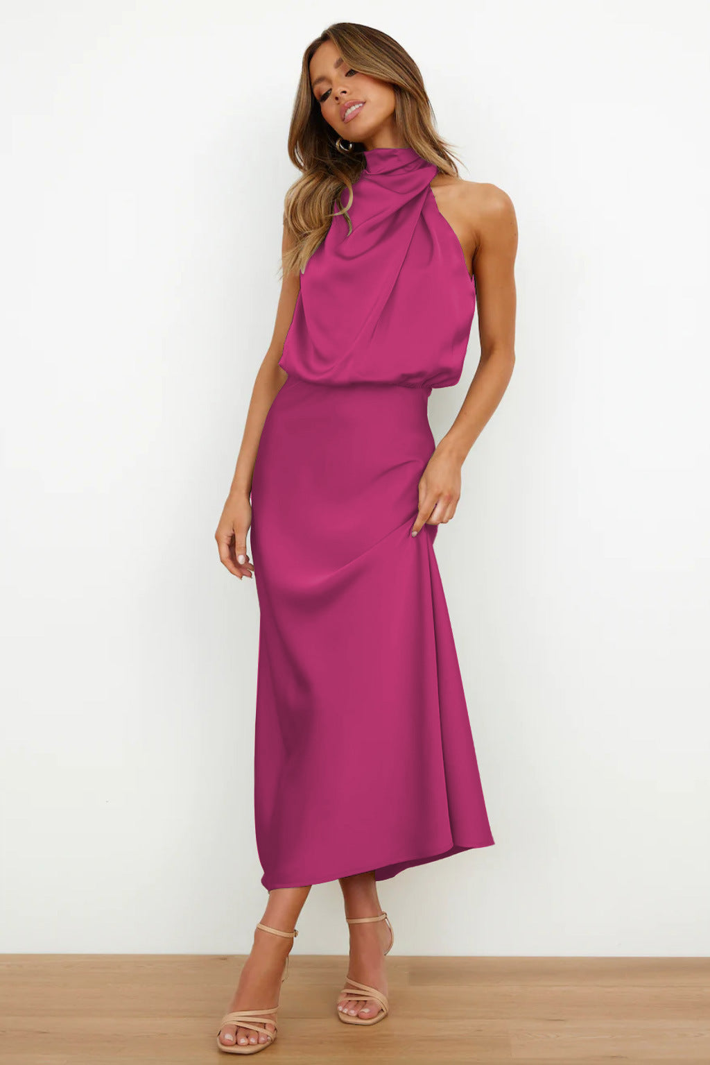 Amelie satijnen halterjurk dames – elegante midi-jurk met watervalhals