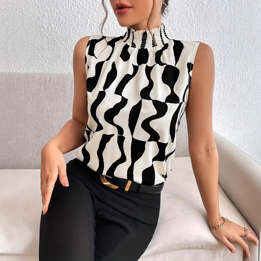 Mouwloze dames top met golvend patroon en hoge hals – modern & elegant