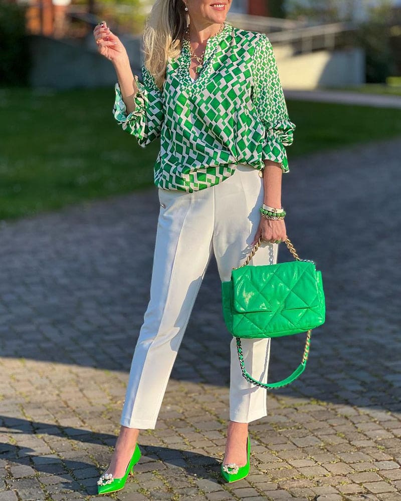 ELLA dames blouse – groene V-hals top met lange mouwen van katoen