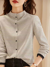 Gestreepte Gebreide Dames Top – Zachte Top met Opstaande Kraag en Tijdloos Design