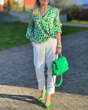 ELLA dames blouse – groene V-hals top met lange mouwen van katoen