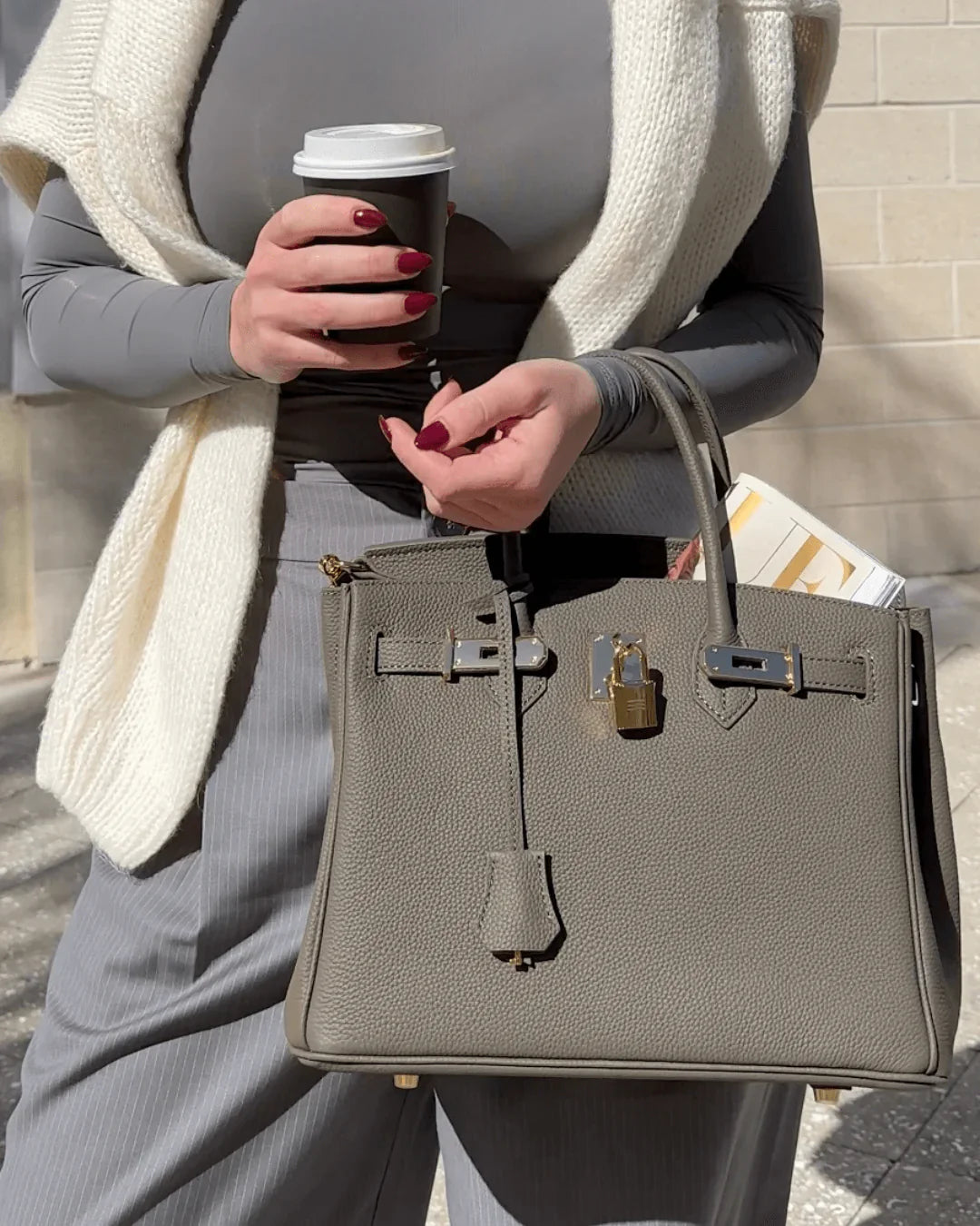 Luxe Leren Handtas – Stijlvolle Remi met Gouden Details en Tijdloze Klasse