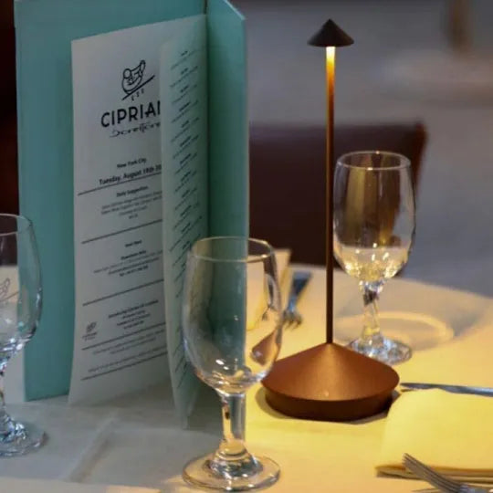 ClarityGlow – Draadloze LED Tafellamp | Dimbare Designlamp voor Binnen & Buiten