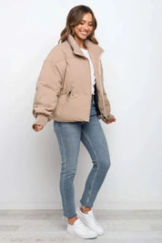 Roze puffer winterjas dames – gewatteerde jas met hoge kraag en comfortabele pasvorm