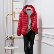 Lichte dames puffer jas met capuchon – warme gewatteerde jas voor de winter