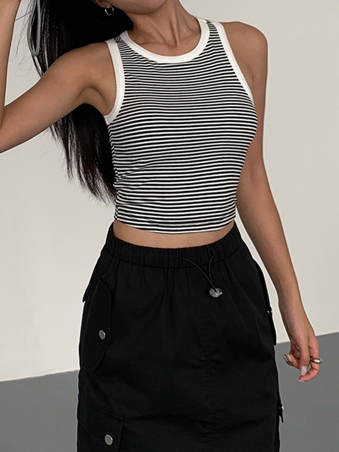 Zwart-wit gestreept cropped tanktop dames – sportief & stijlvol