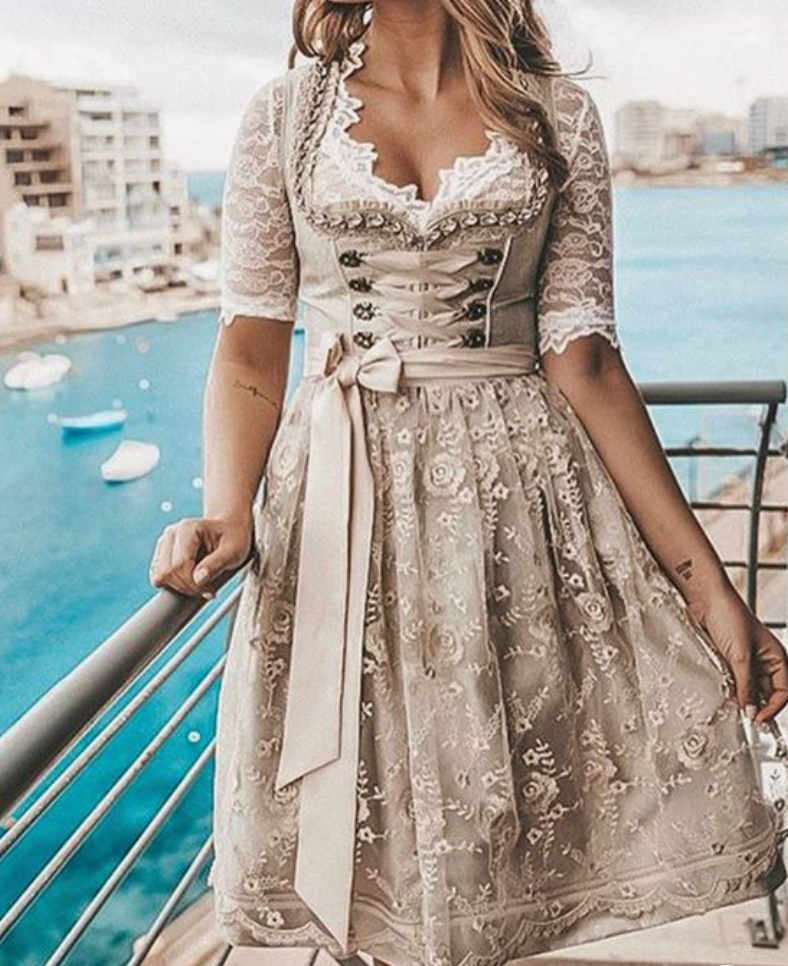 Traditioneel Duits dirndl dames – met schnürmieder & kanten blouse