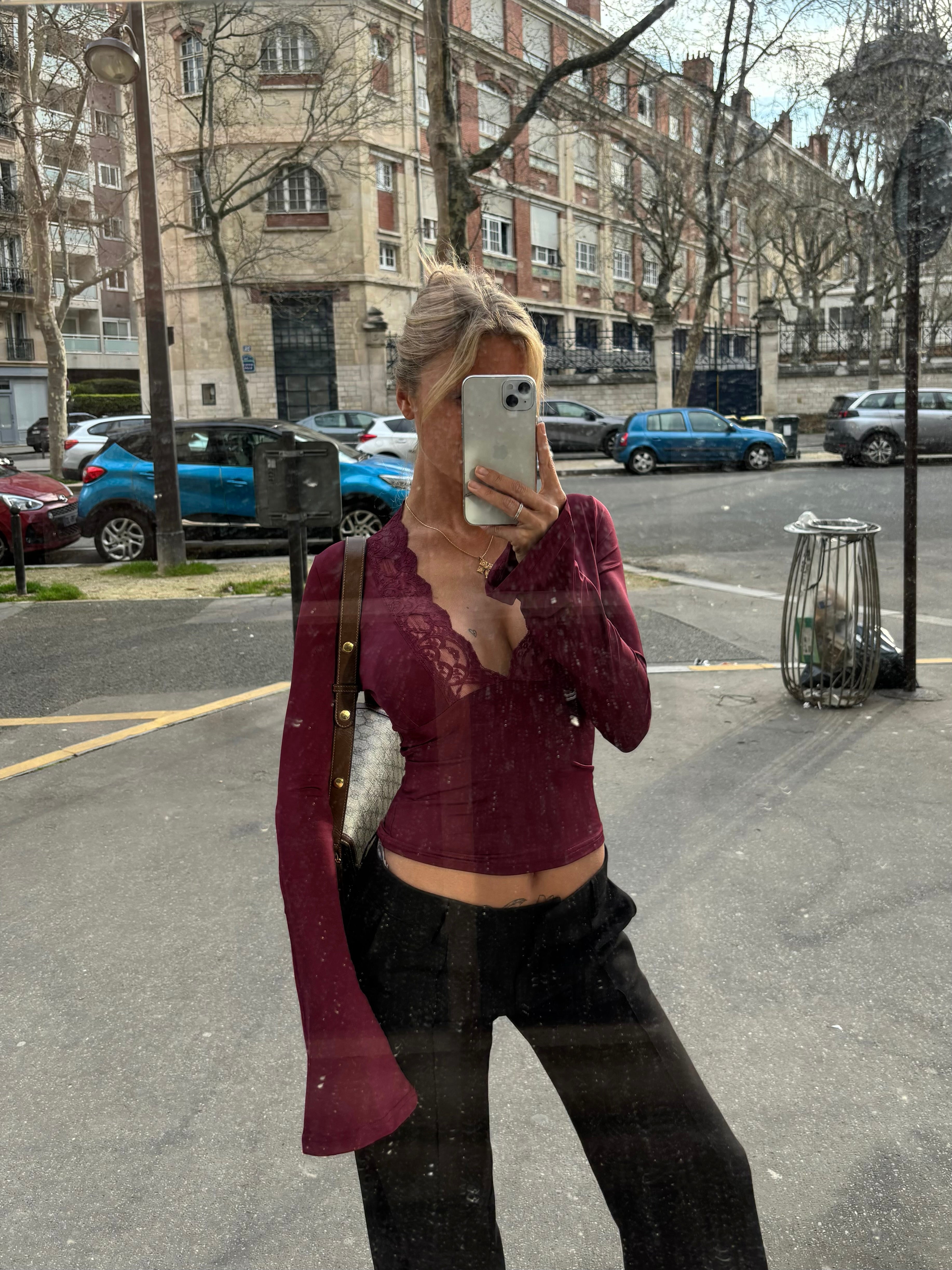 Kanten dames top met uitlopende mouwen – elegante Valentina top met diepe halslijn