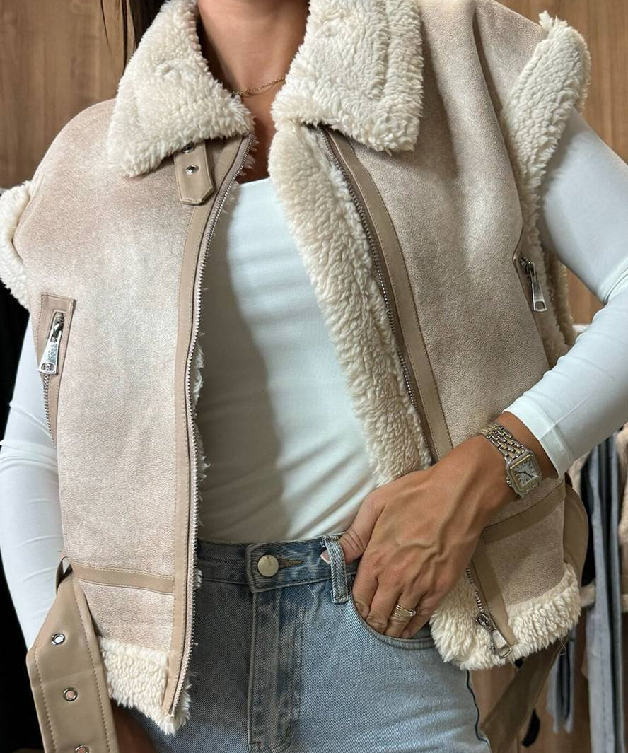 Dames bodywarmer imitatieleer – getailleerd met imitatiebont & riem
