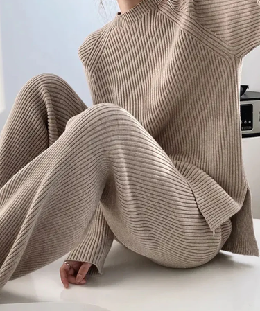 Damen_Strickset_aus_Weichem_Rippstrick__Weit_Geschnittener_Pullover_mit_Gerader_Hose_fur_Ganzjahrigen_Komfort_0.png