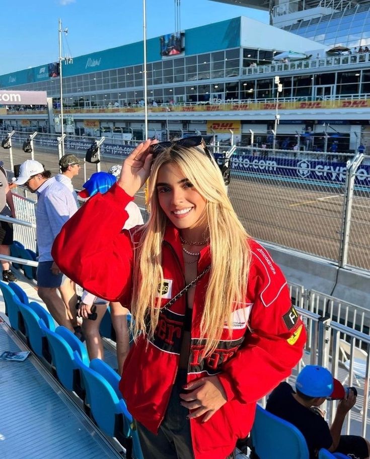 Nika Ferrari Racing jacket unisex – oversized jas met iconische F1 patches