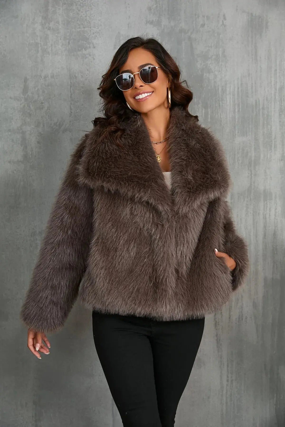 Luxe kunstbont jas dames – warme volumineuze faux fur mantel in elegante stijl