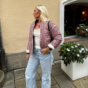 Stijlvolle Bloemenjas Dames – Lichtgewicht Quiltjas met Leliepatroon | Trendy & Comfortabel