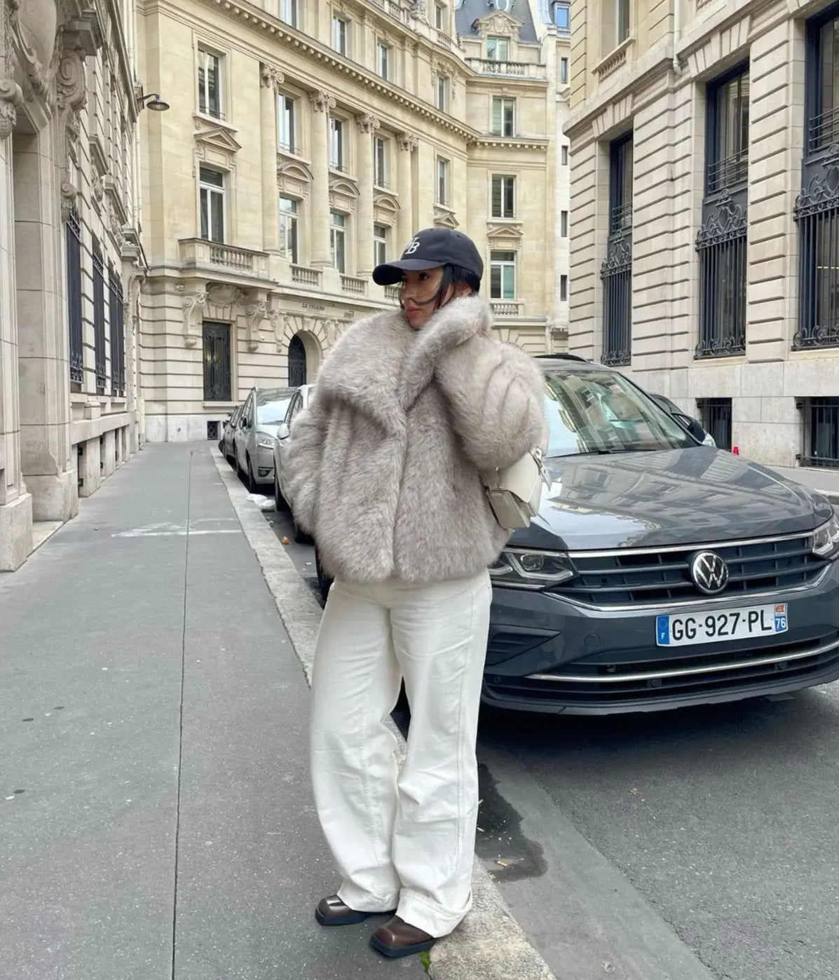 Luxe kunstbont jas dames – warme volumineuze faux fur mantel in elegante stijl