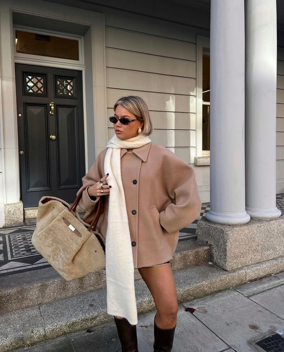 Olive oversized cropped trenchcoat dames – beige wollen jas met moderne twist