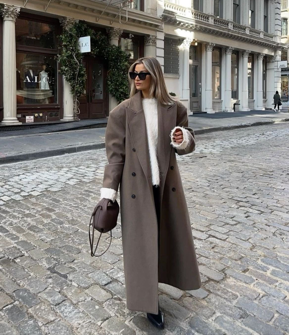 Oversized damesjas met reverskraag – lange winterjas met dubbele knopen
