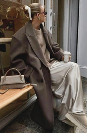 Oversized damesjas met reverskraag – lange winterjas met dubbele knopen