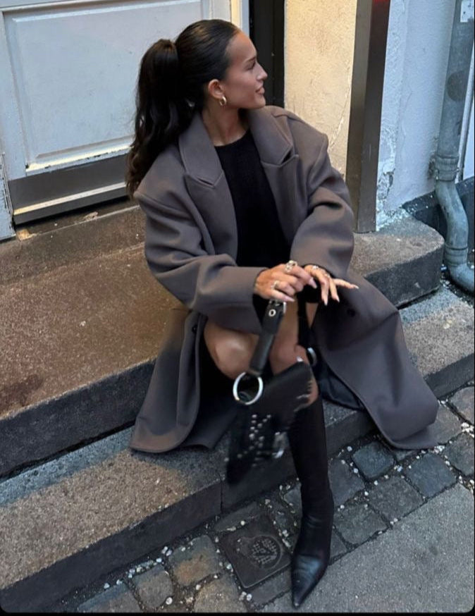 Oversized damesjas met reverskraag – lange winterjas met dubbele knopen