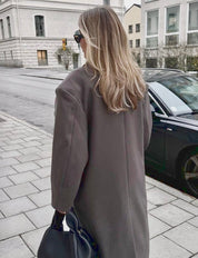 Oversized damesjas met reverskraag – lange winterjas met dubbele knopen