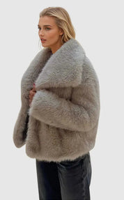 Luxe kunstbont jas dames – warme volumineuze faux fur mantel in elegante stijl
